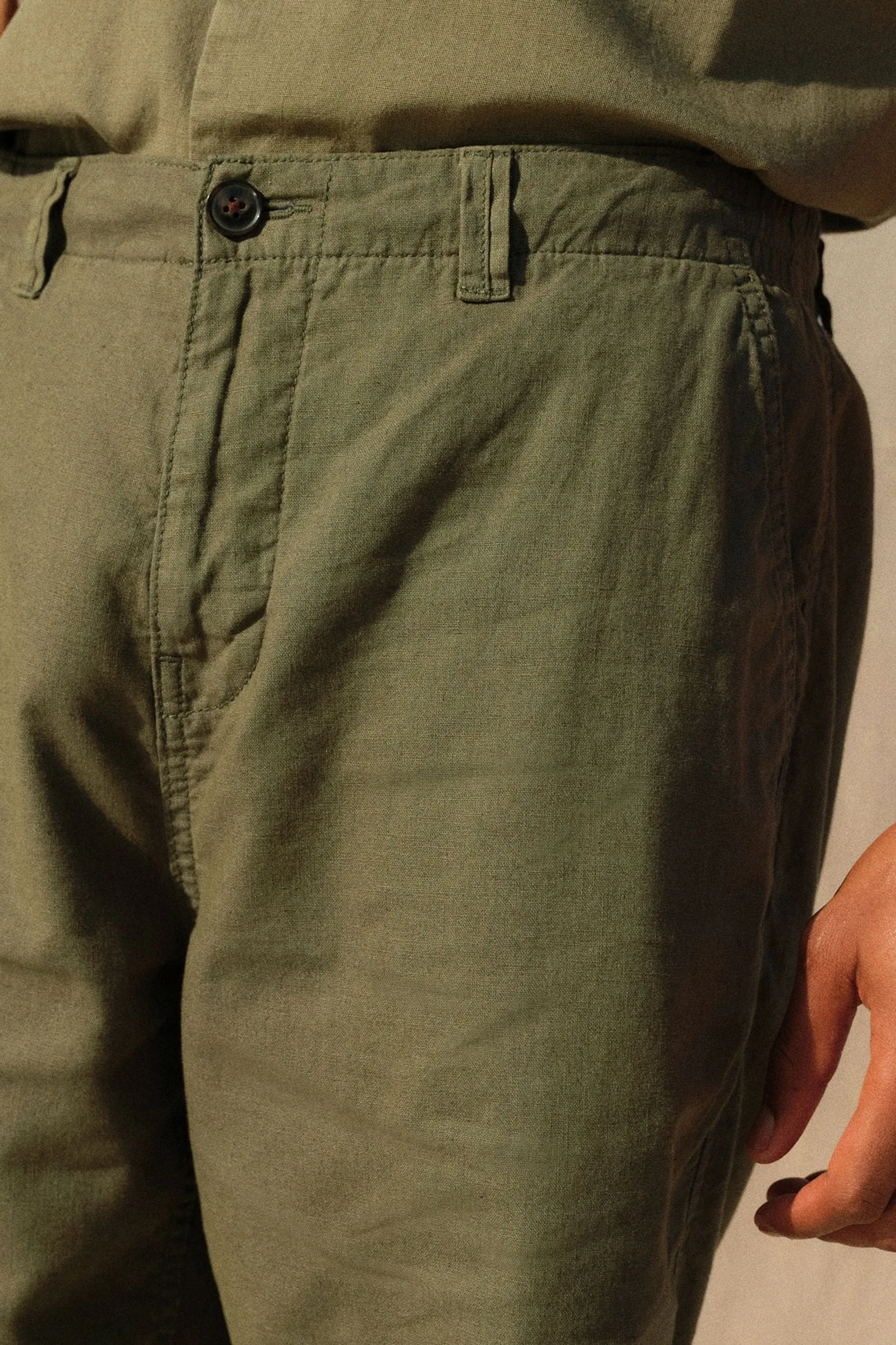 Pantaloni chino corti in misto lino